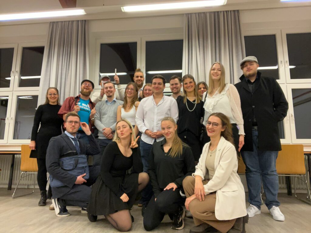 Die Leiterrunde beim "Schultreffen" im Rahmen des Krimidinners